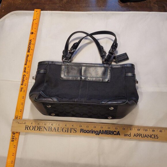 Vintage Coach handbag. - Picture 2 of 5